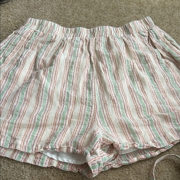 Pink Lily Multicolor Striped Women Shorts and matching jacket/shirt - Picture 5 of 7